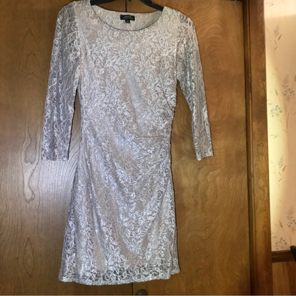 Tahari Champagne Gold Shimmering Lace Cocktail Dress 3/4 Sleeve Size 6 - Picture 1 of 9